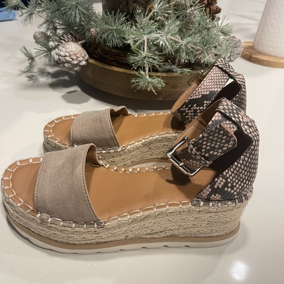 Women’s Jean Snake Print Espadrille Wedges - Picture 5 of 6